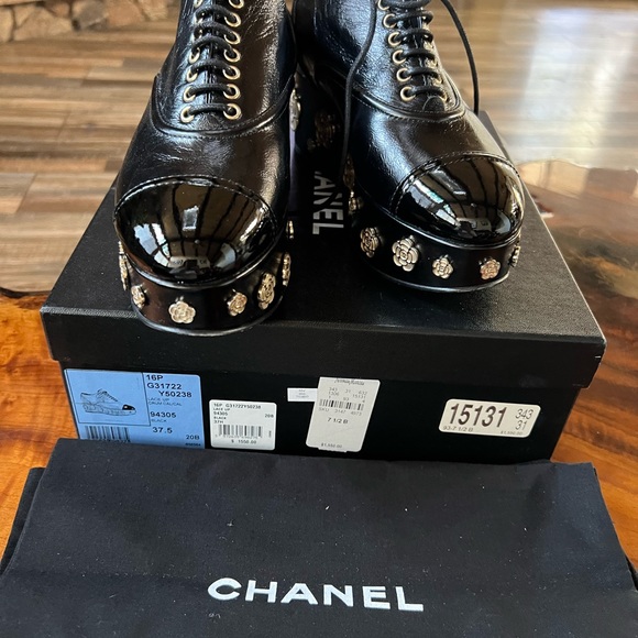 Chanel Lace up Crum Cal/Cal shoes - Picture 4 of 9